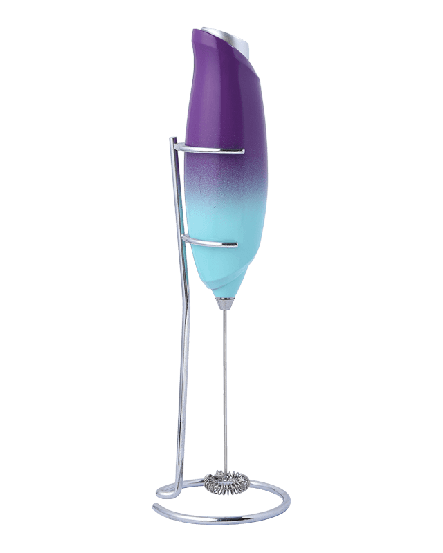 How does the Egg Beater perform when mixing thick batters versus light, aerated mixtures, and what adjustments should be made?